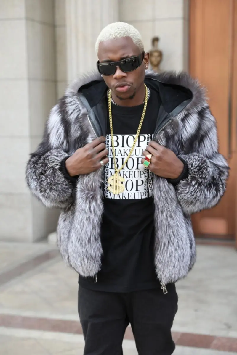 Coat with ribbed hem and cuffs hooded made of fox fur (1)