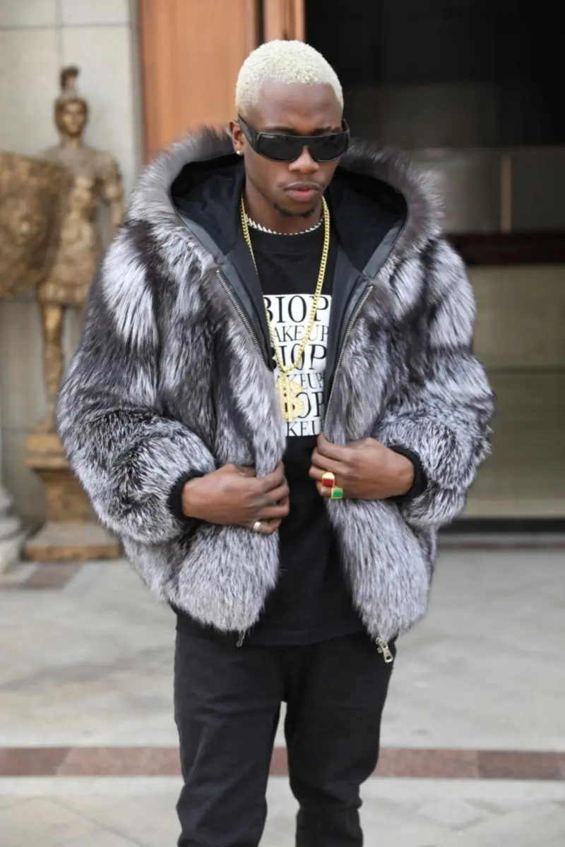 Coat with ribbed hem and cuffs hooded made of fox fur (10)