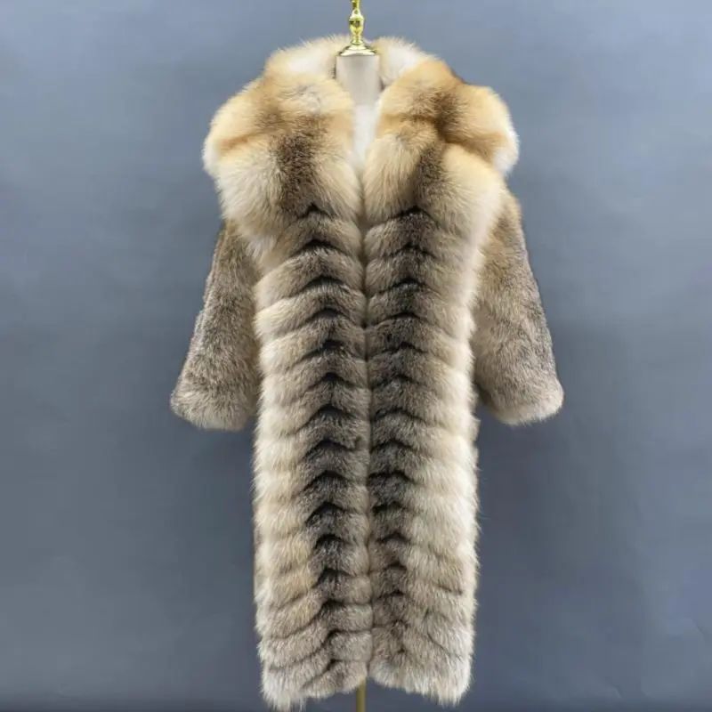 Long coat with a Golden Island fox fur collar and buttoned front (6)