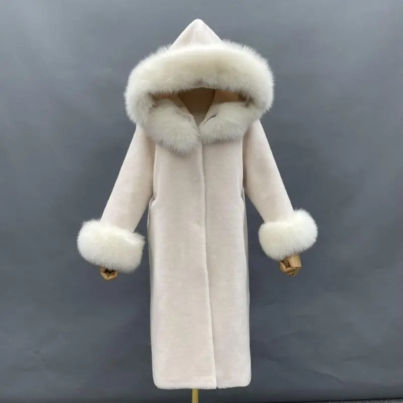 Cuffed Sleeves with Hood and Straight Insert Pockets Shearling (1)