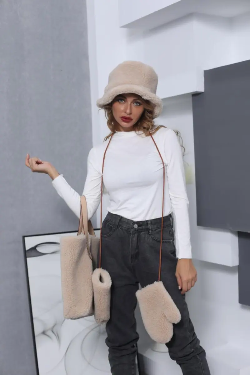 Shearling Hat + Gloves + Shoulder Bag (3)