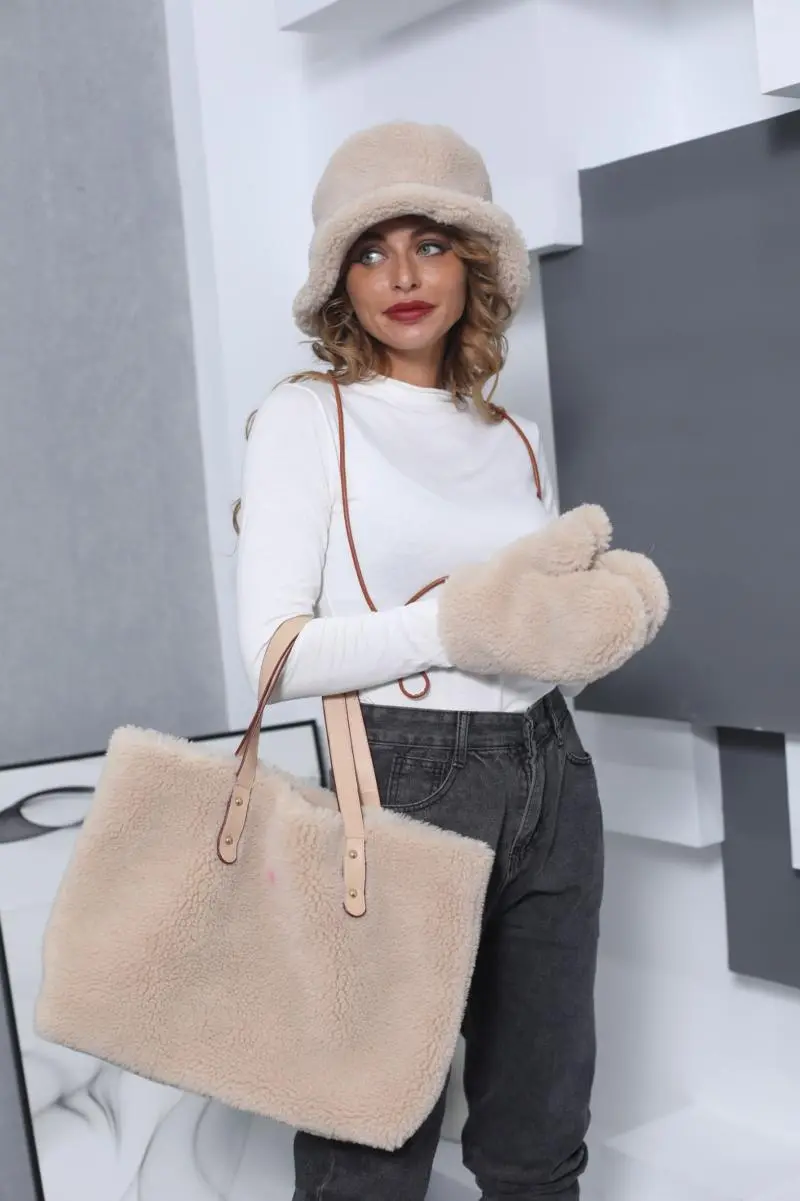 Shearling Hat + Gloves + Shoulder Bag (6)