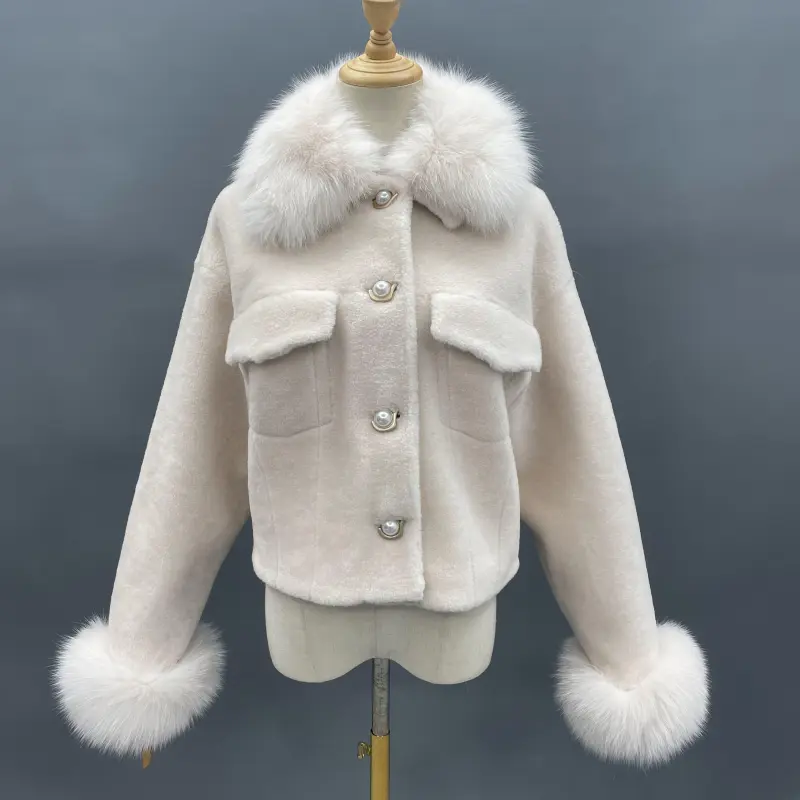 Cuffed Sleeves with Hood and Straight Insert Pockets Shearling (5)