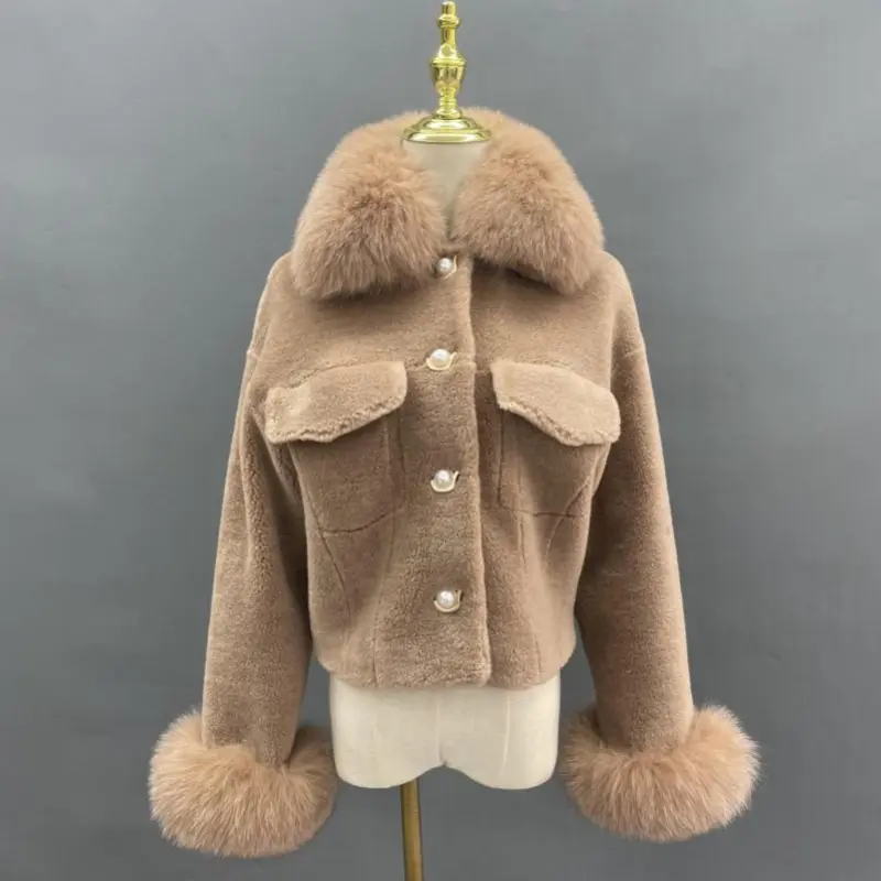 Cuffed Sleeves with Hood and Straight Insert Pockets Shearling (10)