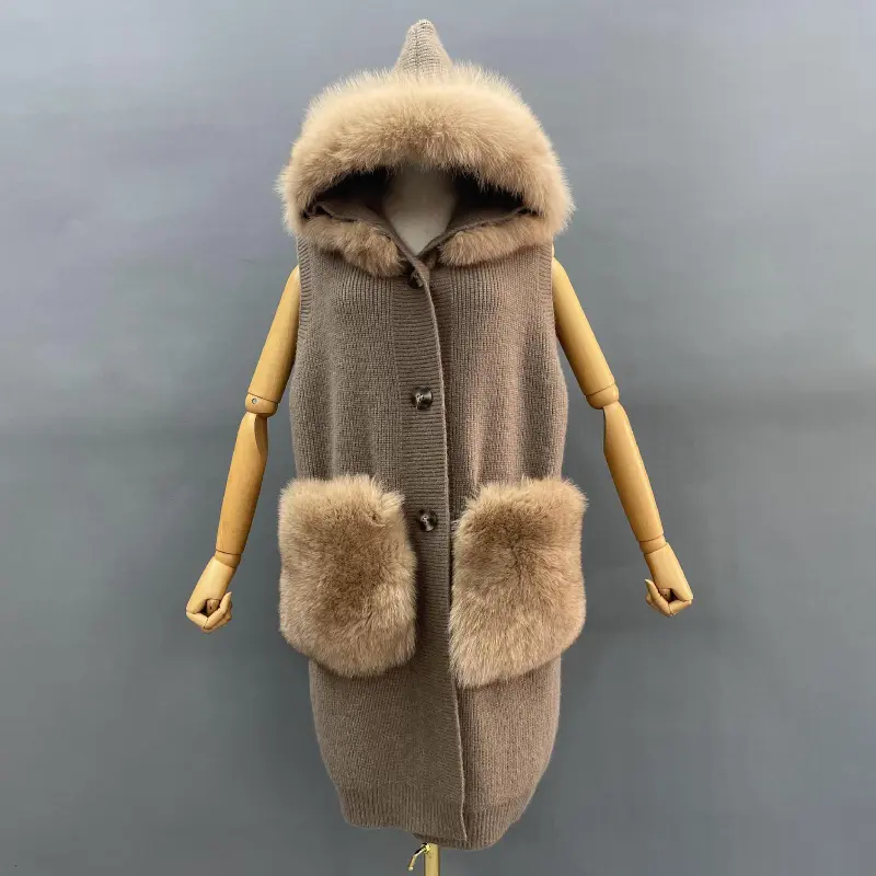 khaki fur collar pockets