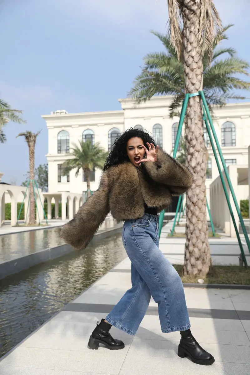 Ecofriendly Raccoon Fur Waistshow Coat for Women Fashion Trendy Fake Raccoon Fur Short Outer Coat (1)