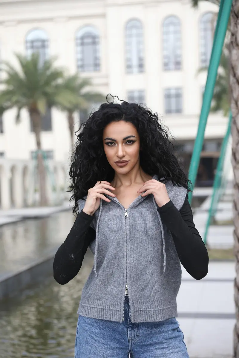 Women's Trendy Knitted Hooded Vest with Fur Collar7