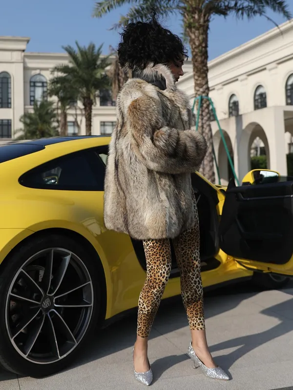 Wolf Fur Luxurious Lapel Coat for Extreme Cold Weather
