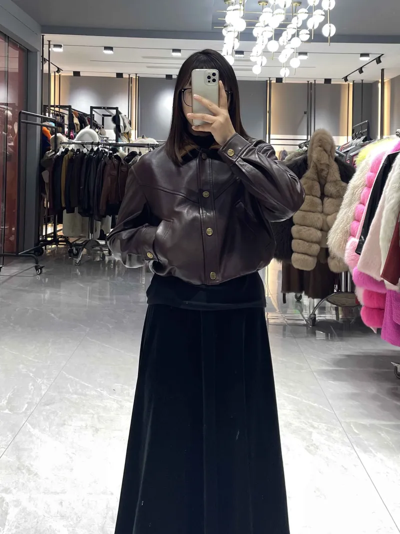 Women's Vintage Leather Jacket with Contrast Collar