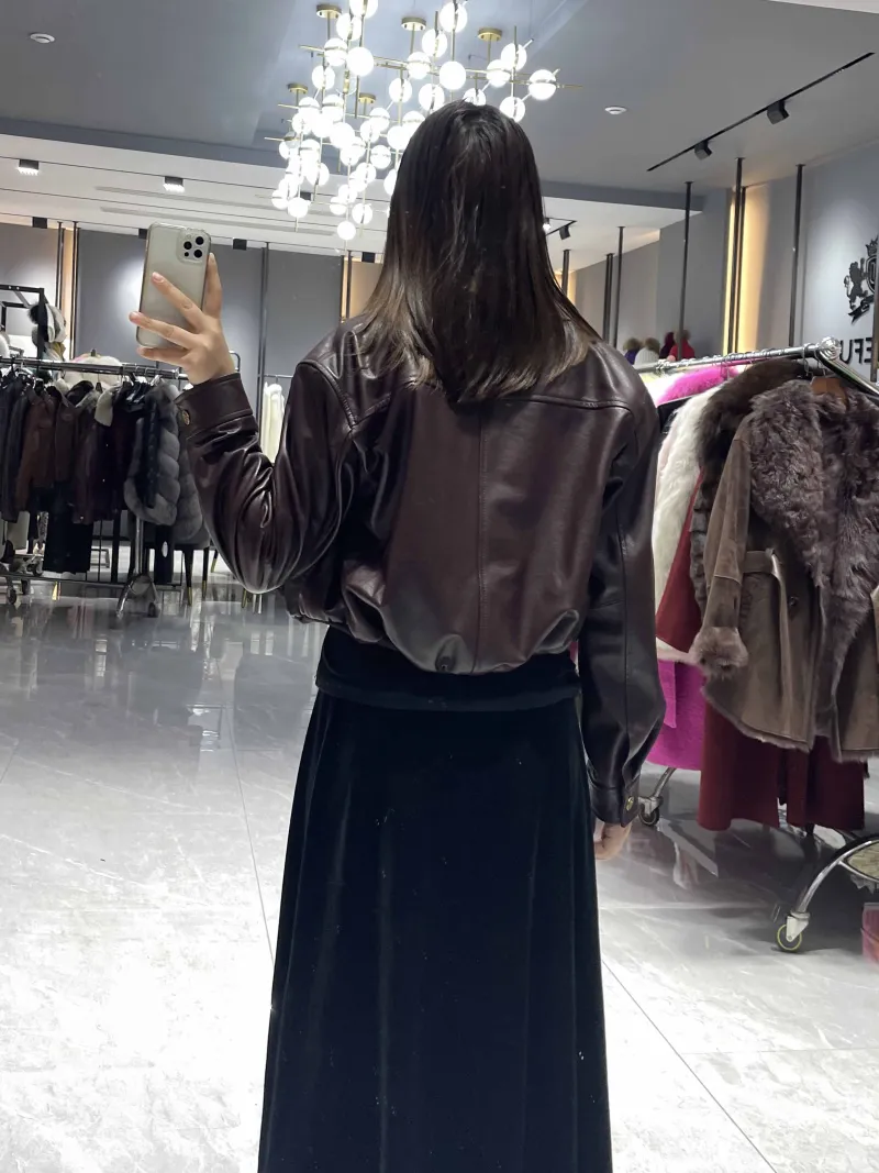 Women's Vintage Leather Jacket with Contrast Collar