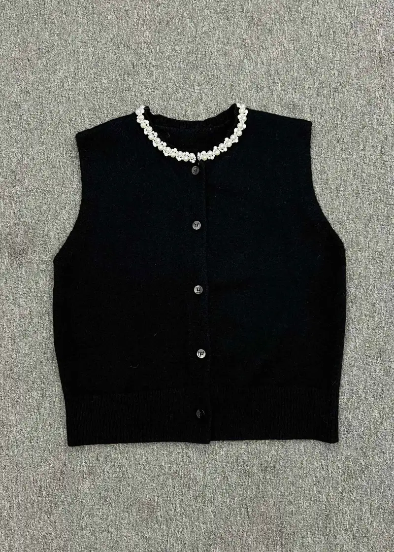 Janefur Womens Knitted Sleeveless Vest Neckline Pearl Decoration Fashion Vest