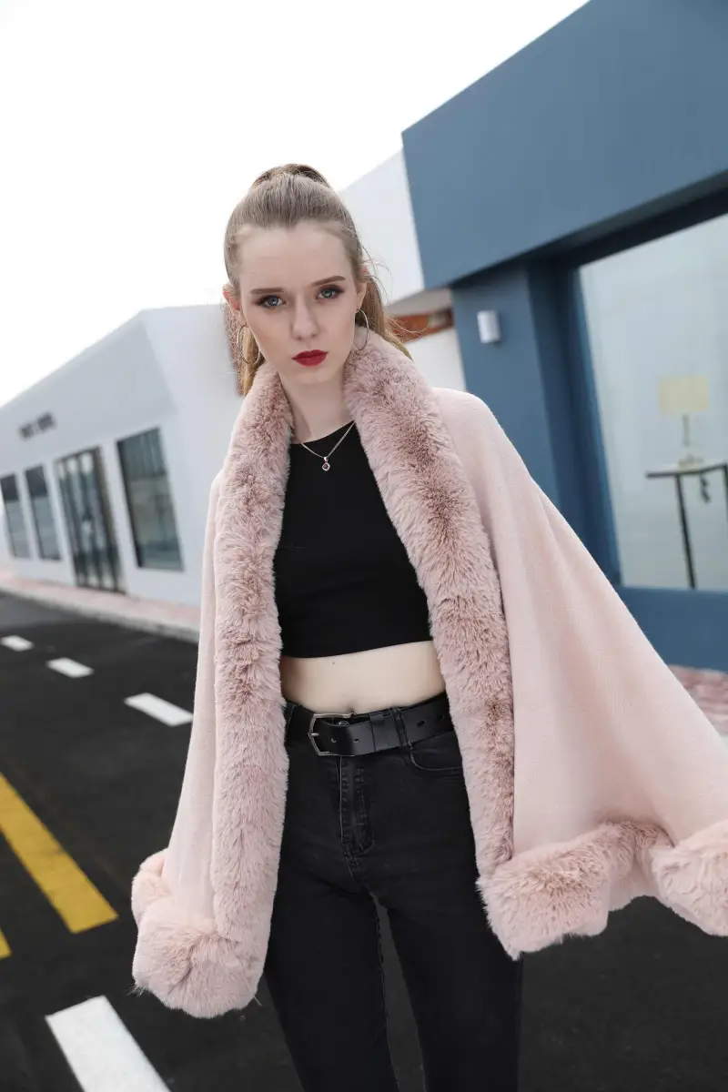 Wholesale Fashion Women Knitted Cape Shawl with Faux Fur Trim（2）