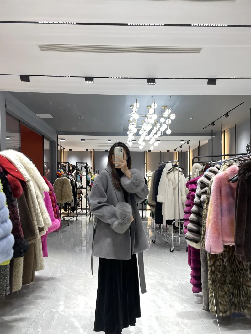 Elegant Belted Cashmere Wool Coat with Real Fox Fur Cuffs – Oversized Drop-Shoulder Design